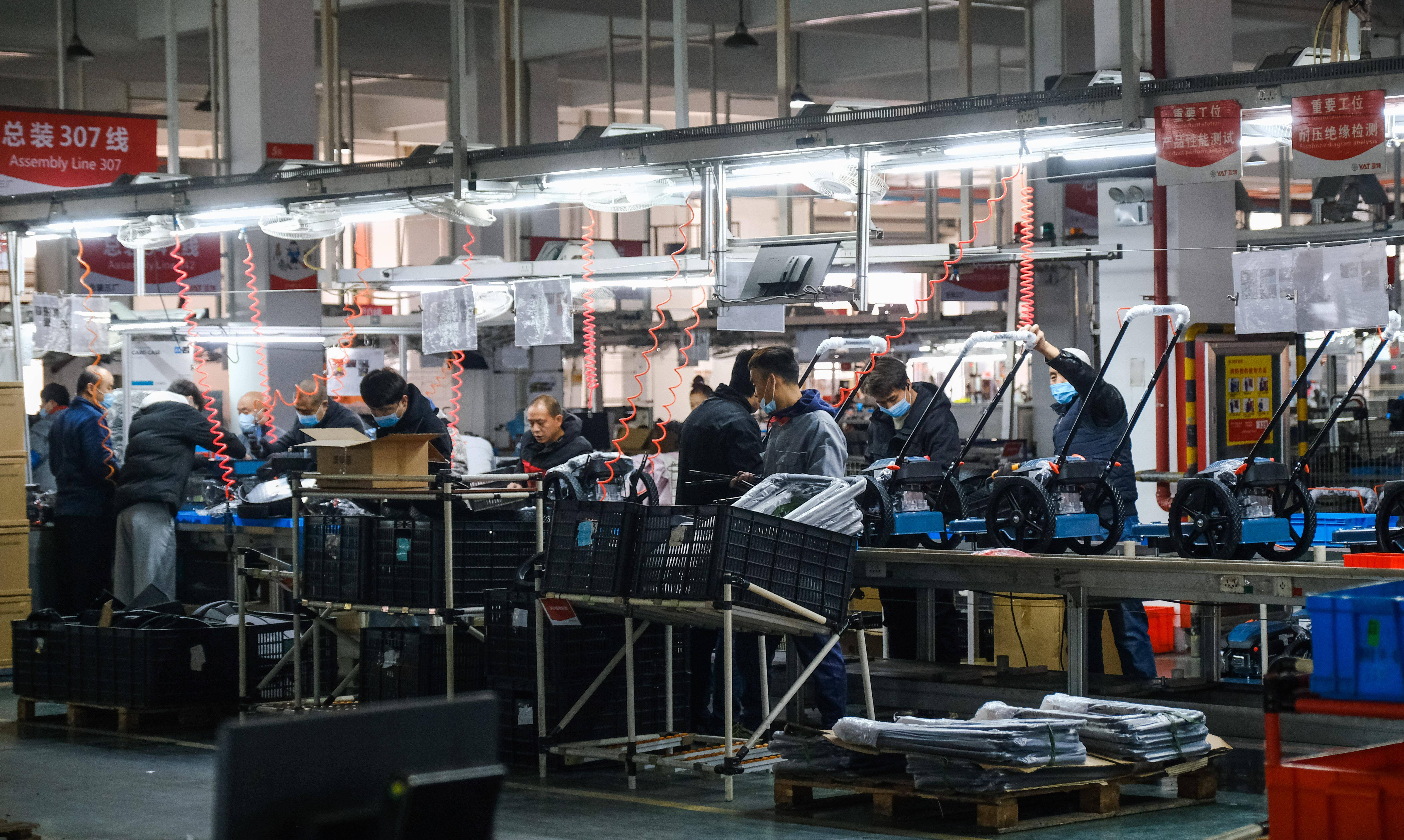 1月26日,在位于嘉兴市南湖区余新镇的浙江亚特电器股份有限公司车间内