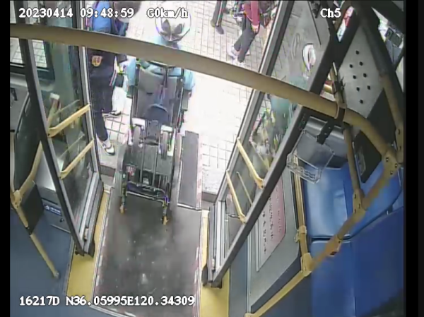 乘客登门感谢，揭开隧道巴士206路线暖心助残故事