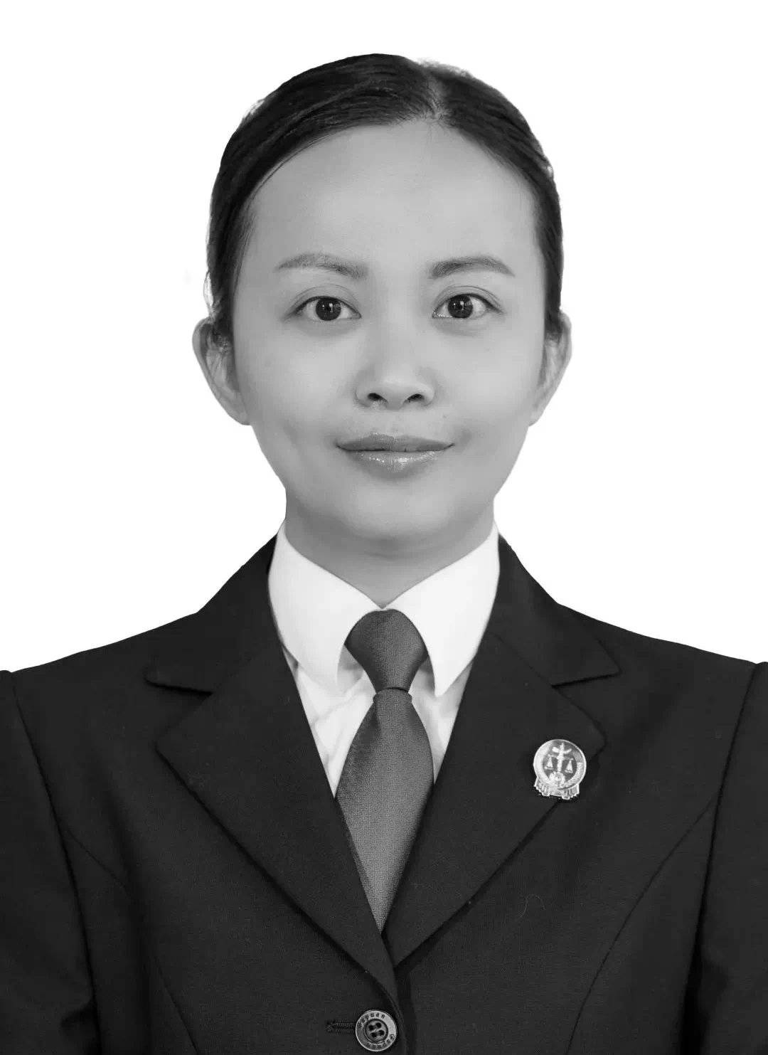 她是眉山市中级人民法院清算与破产审判庭四级高级法官罗洁.