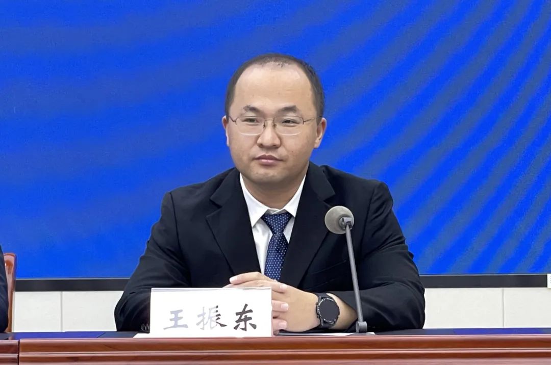 天衢新区社会事务管理部部长王玉国,天衢新区党群工作部副部长王涛,市