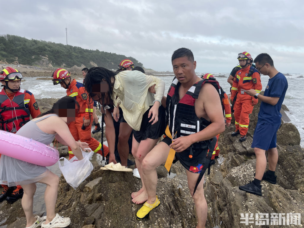 青岛好人丨惊涛骇浪中抢回两条命！连三岛海域有人溺水，众英雄联手施救！