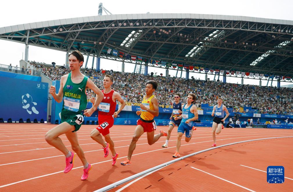 当日,成都第31届世界大学生夏季运动会田径项目男子800米半决赛在成都