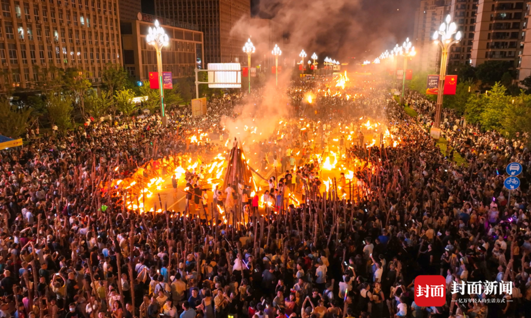 2023凉山彝族火把节开幕:火舞凉山,彝风传承千年-齐鲁晚报网