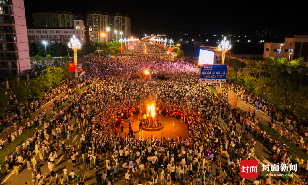 2023凉山彝族火把节开幕:火舞凉山,彝风传承千年-齐鲁晚报网