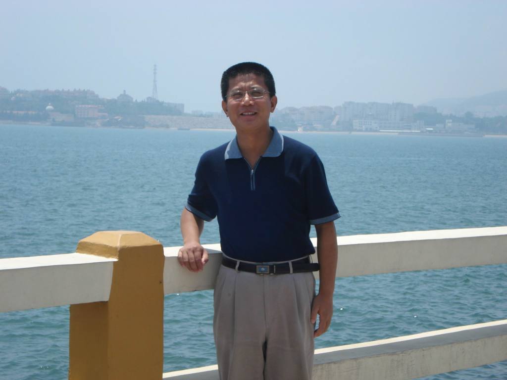 躬耕教坛,强国有我——青岛第四实验初级中学张亿东:带病坚守岗位,用