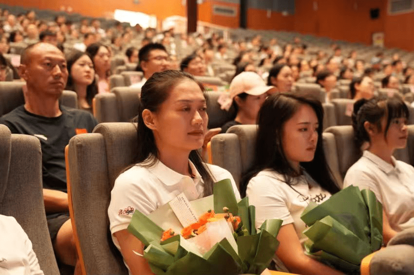 躬耕教坛 强国有我——重庆鲁能巴蜀中学的教师节"豪礼"-齐鲁晚报网