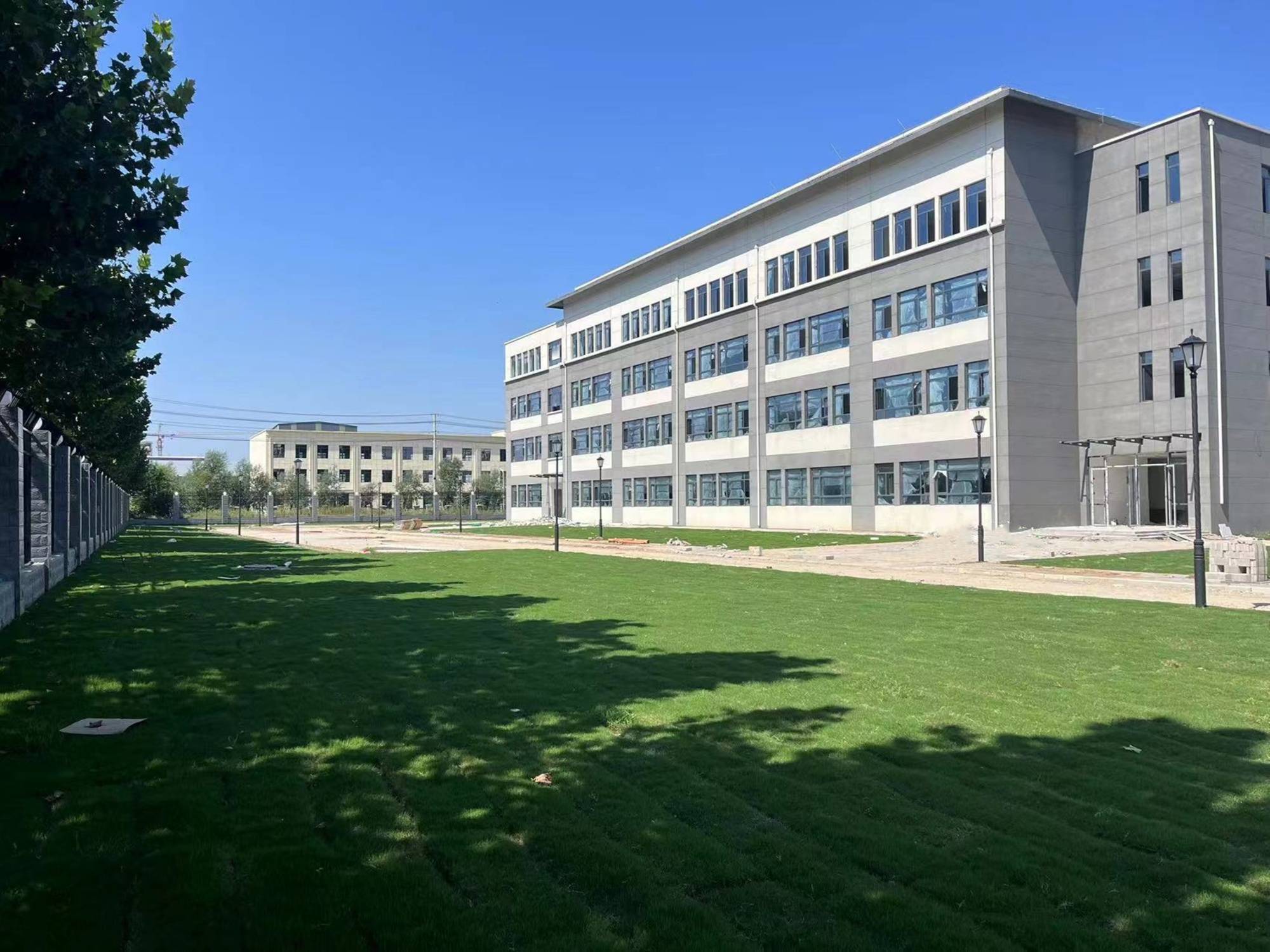 新建设的职教中心校区(李洋浩 摄)近年来,安国市通过多项工作措施