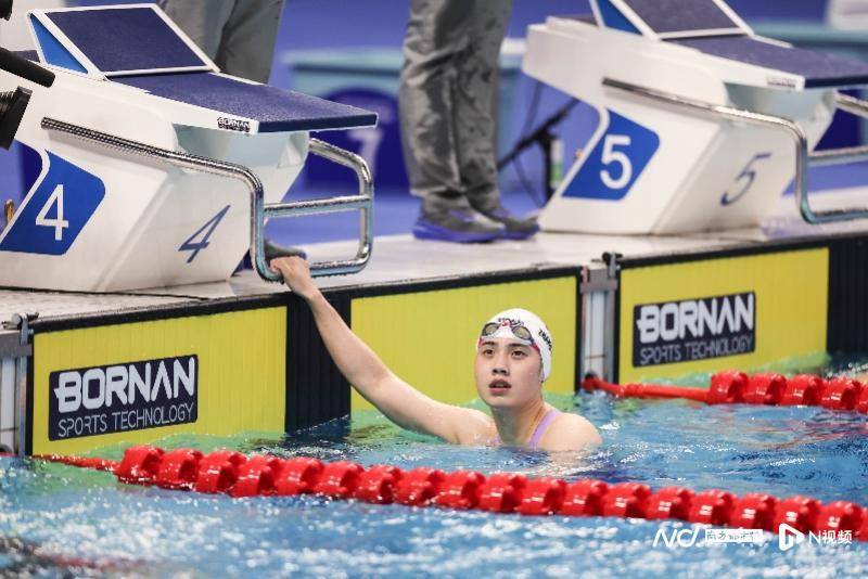 多图直击:游泳首日中国队包揽七金,一大波花式领奖图来袭-齐鲁晚报网