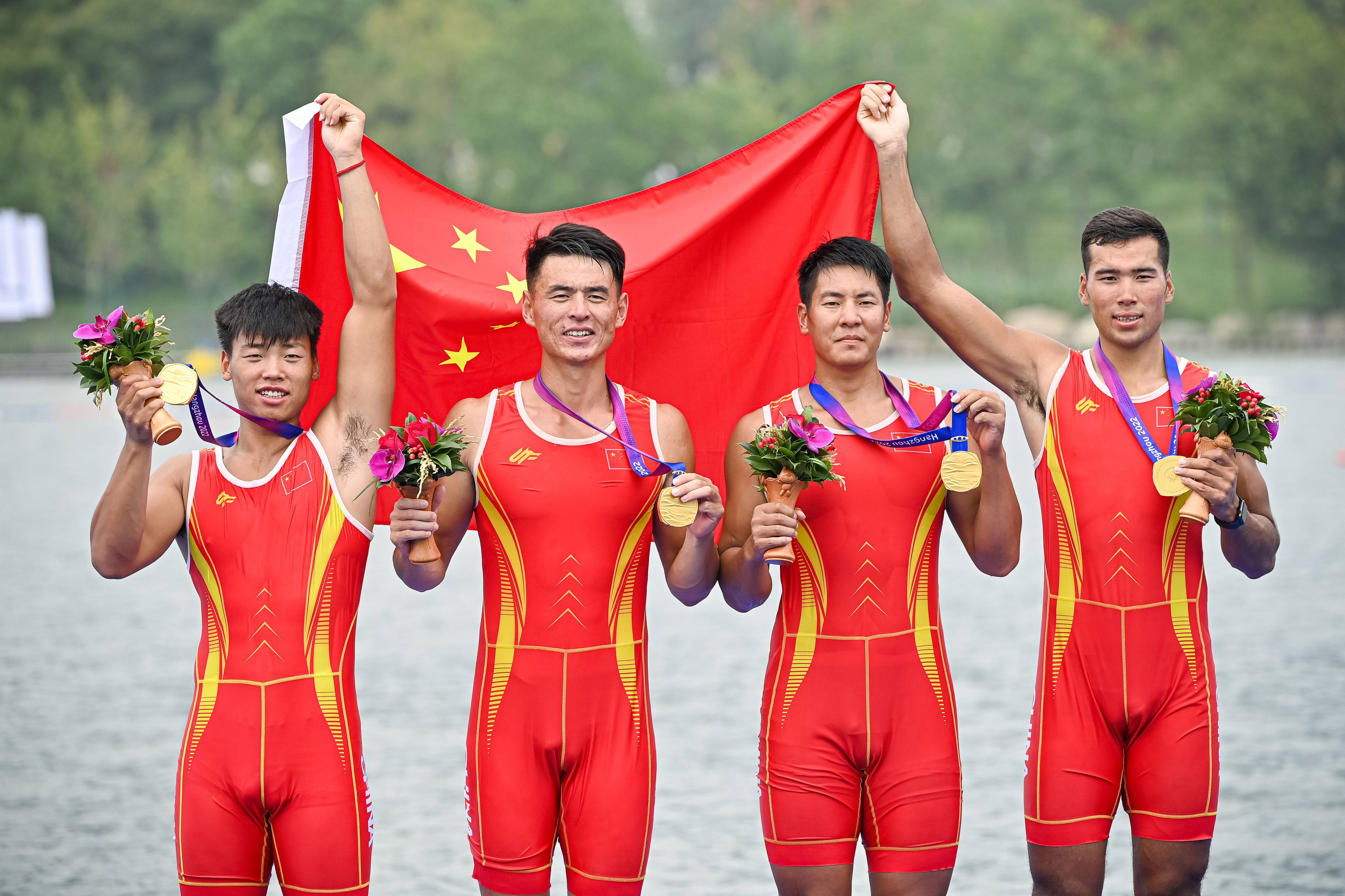 当日,在杭州富阳水上运动中心举行的杭州亚运会赛艇男子四人双桨决赛