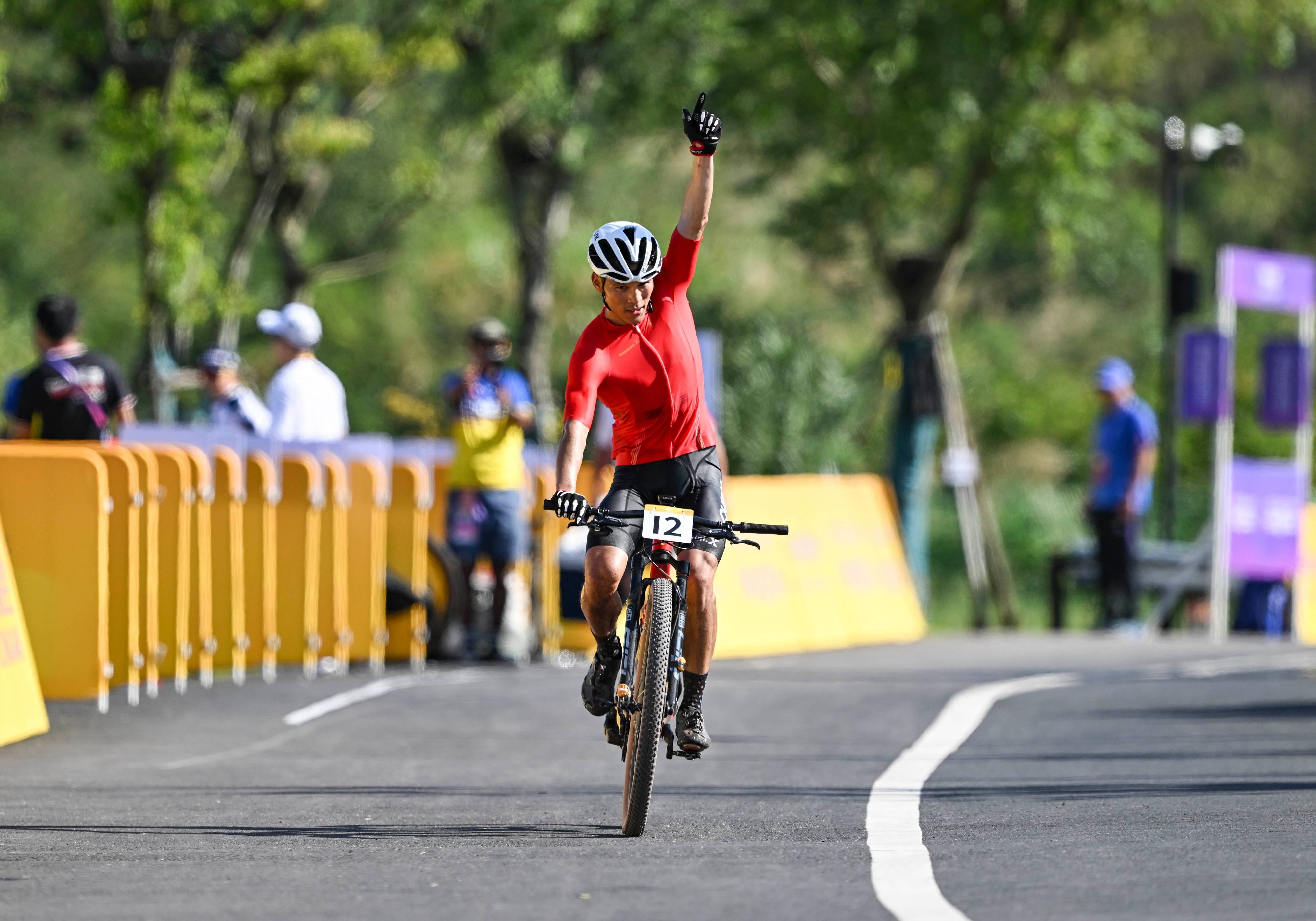 (杭州亚运会)山地自行车——男子奥林匹克越野赛:米久江夺冠-齐鲁晚报