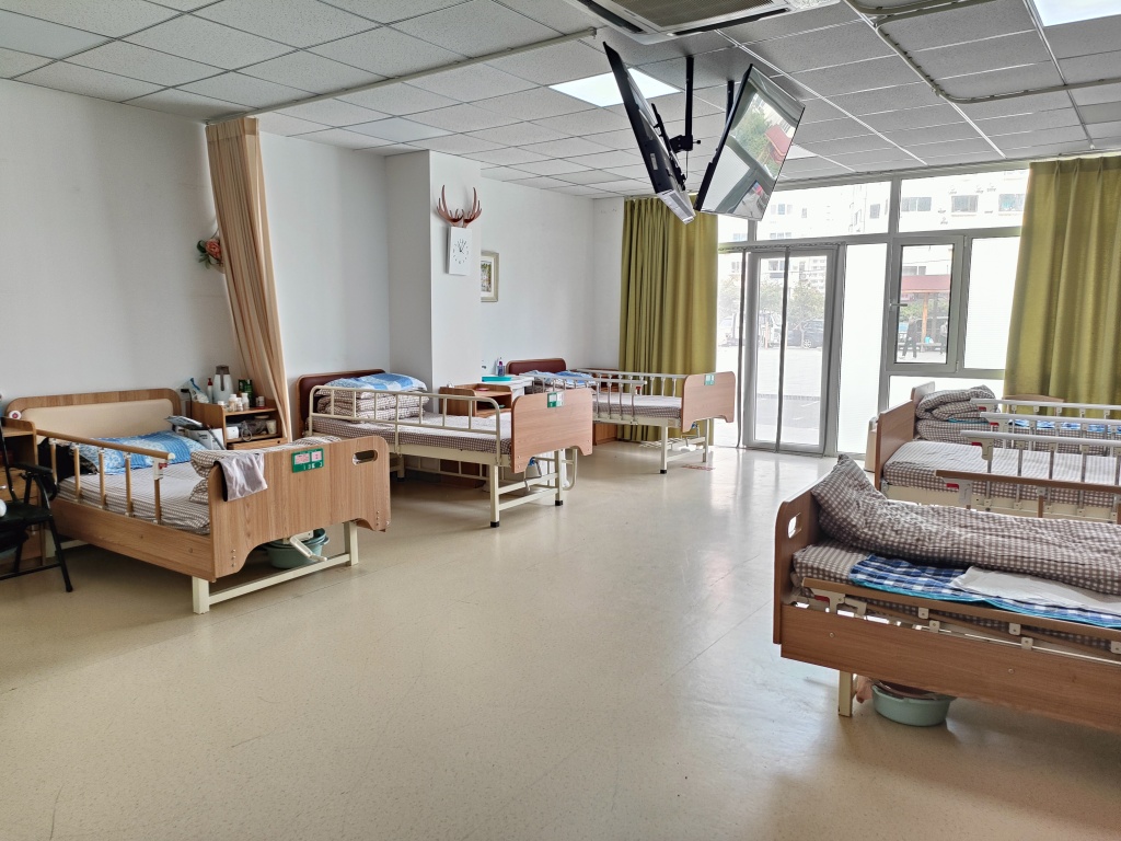 全市655处居家社区养老服务设施集中揭牌,空巢独居老人探访陪伴等项目