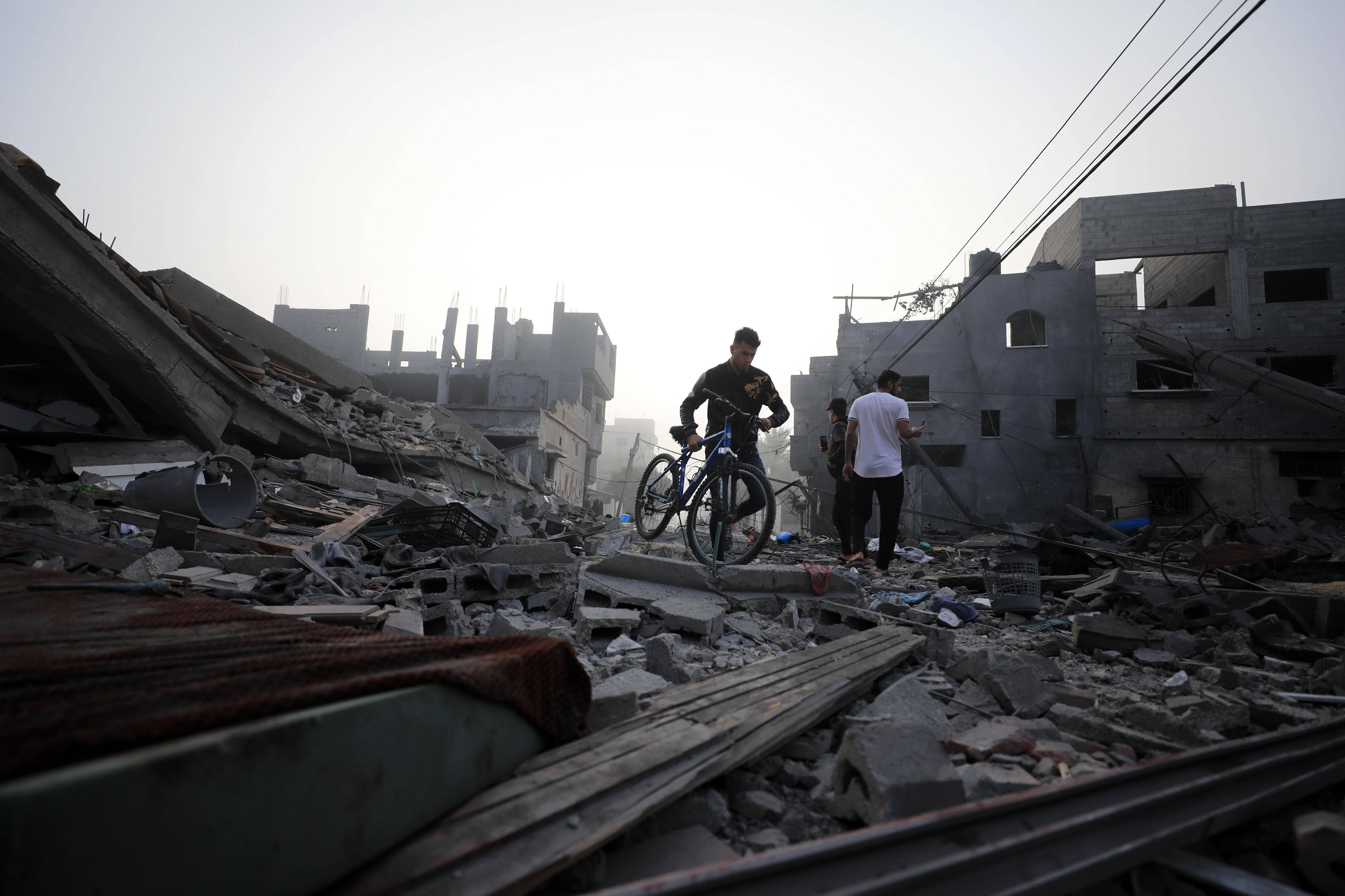 巴勒斯坦加沙地带卫生部门10月25日发表声明说,以色列军队袭击加沙