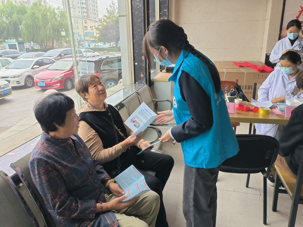 党建引领送健康，义诊服务进社区