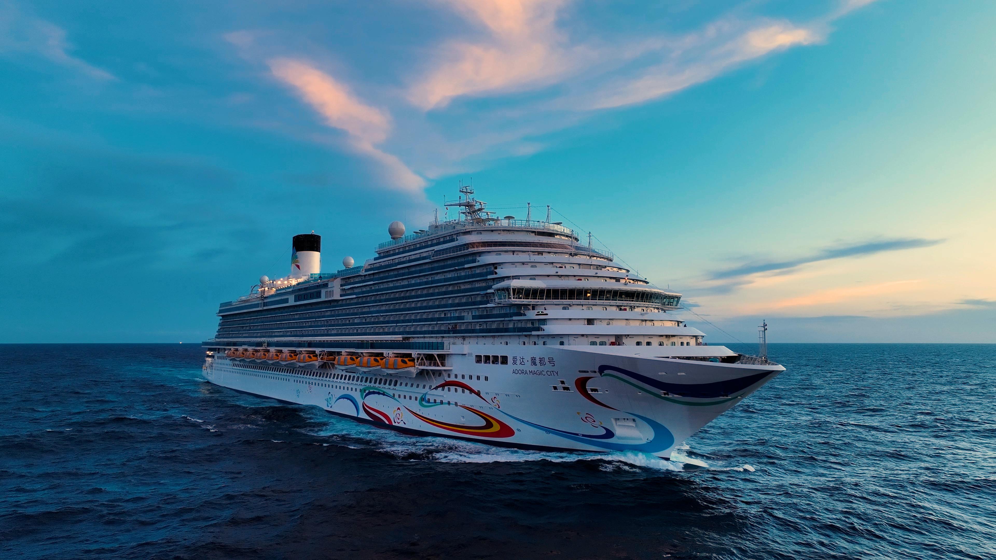 国产首艘大型邮轮爱达·魔都号亮相进博会国家展-齐鲁晚报网