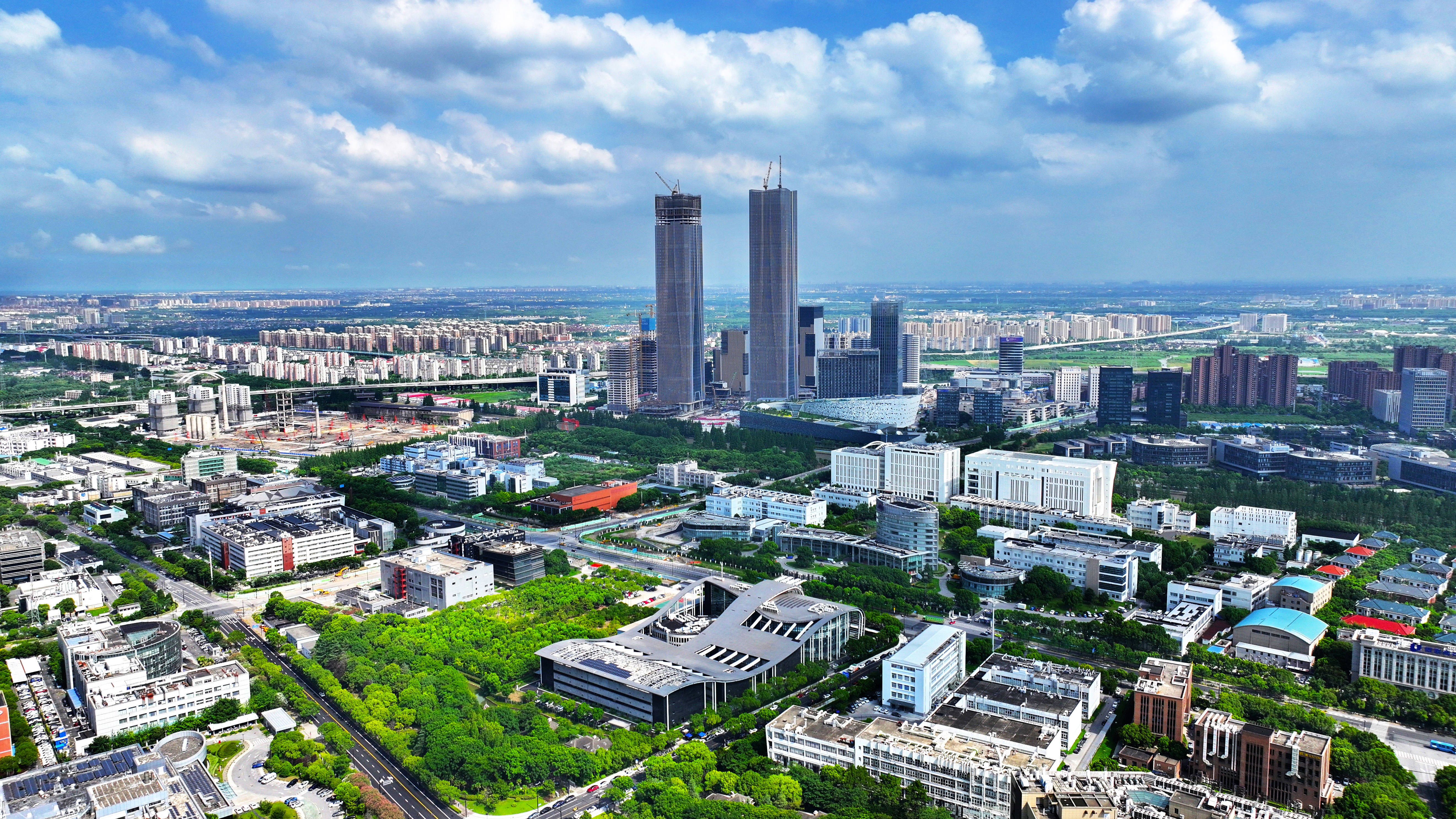 融工作,生活,休闲,娱乐于一体的高端商务区,也是上海在建最高双子塔