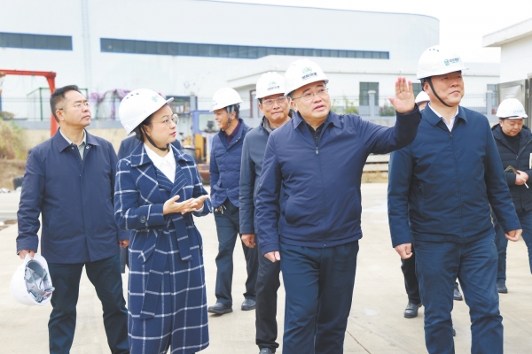【我随书记去调研】建筑领域绿色低碳转型出路在哪——桃江县委书记