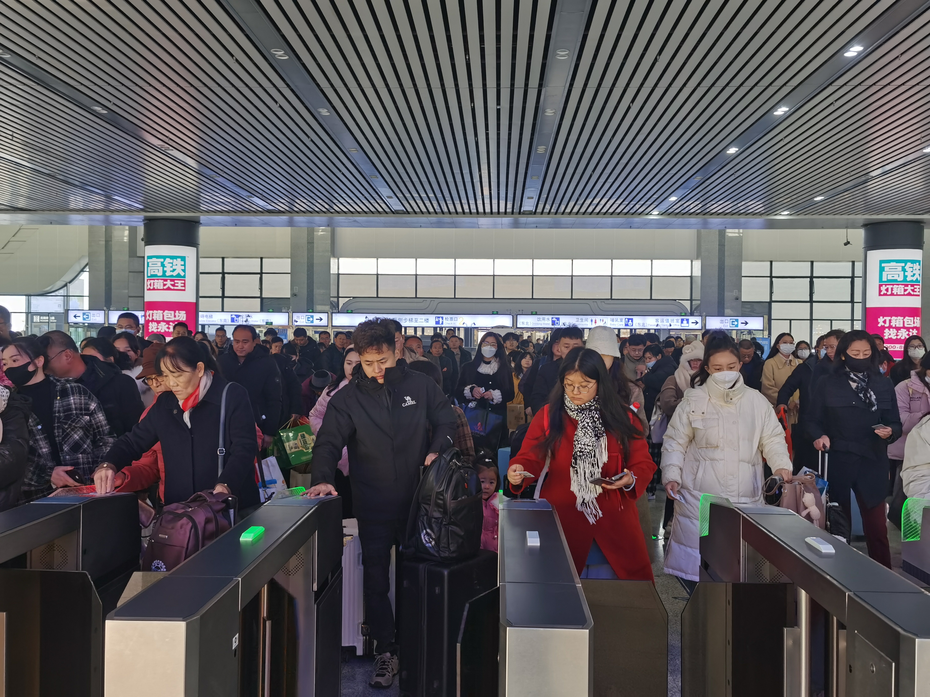 2024年新年首日,国铁集团郑州局迎来假期返程客流