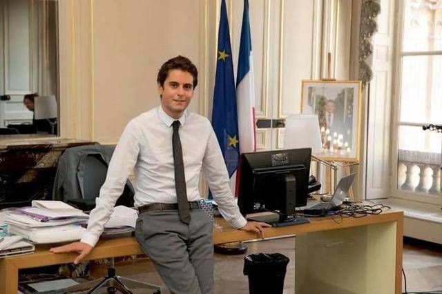 法国总统马克龙夫年龄图片