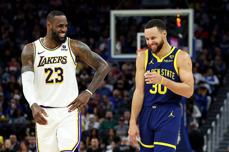 nba湖勇大战双加时詹姆斯绝杀勇士 足够精彩詹眉水花都是主角-齐鲁