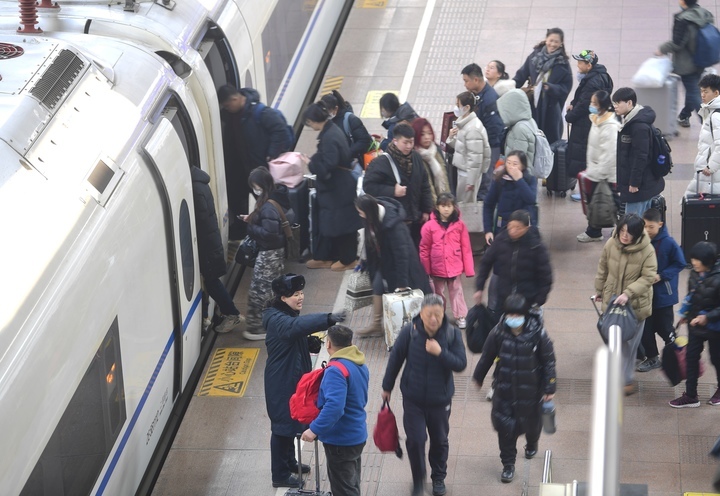 新年近腳步急濟南火車站迎來節前旅客出行小高峰