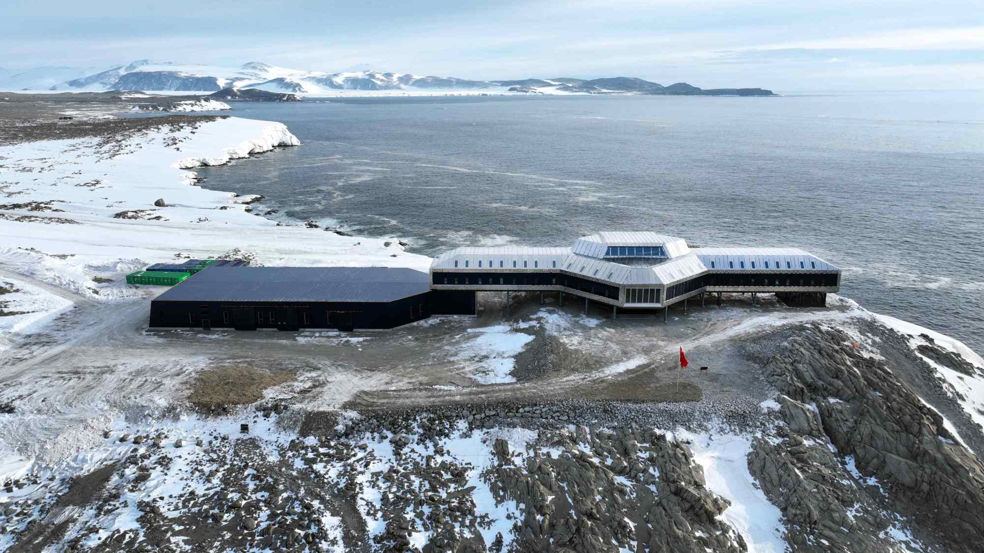 甲辰龙年关键词丨勇斗极寒40载我国如何迎来极地考察40周年