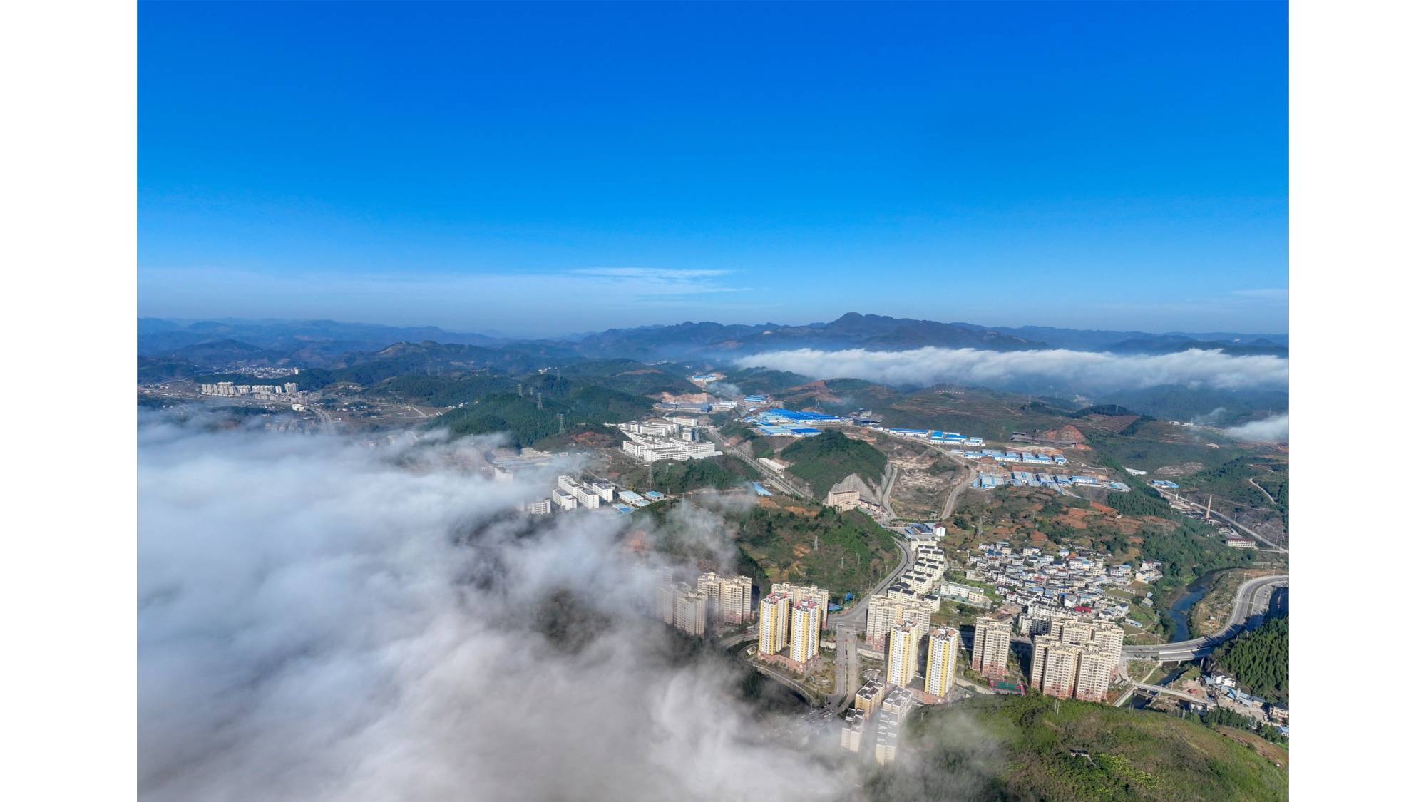 岑巩经济开发区全景(杨云 摄)工业兴则经济兴,工业强则县域强.