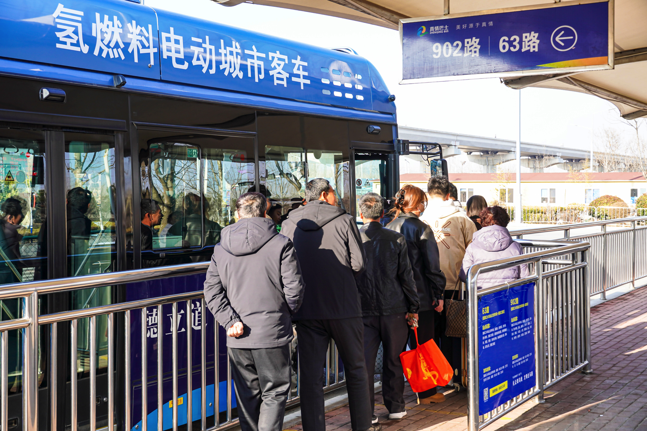 西海岸新区:春节假期公交出行顺畅,真情巴士创近4年载客量新高