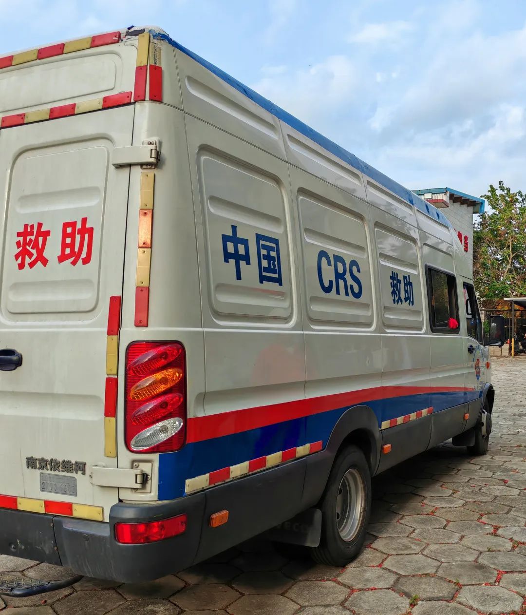 交通运输部南海救助局25名救助人员携专业设备前往沥心沙大桥救援现场