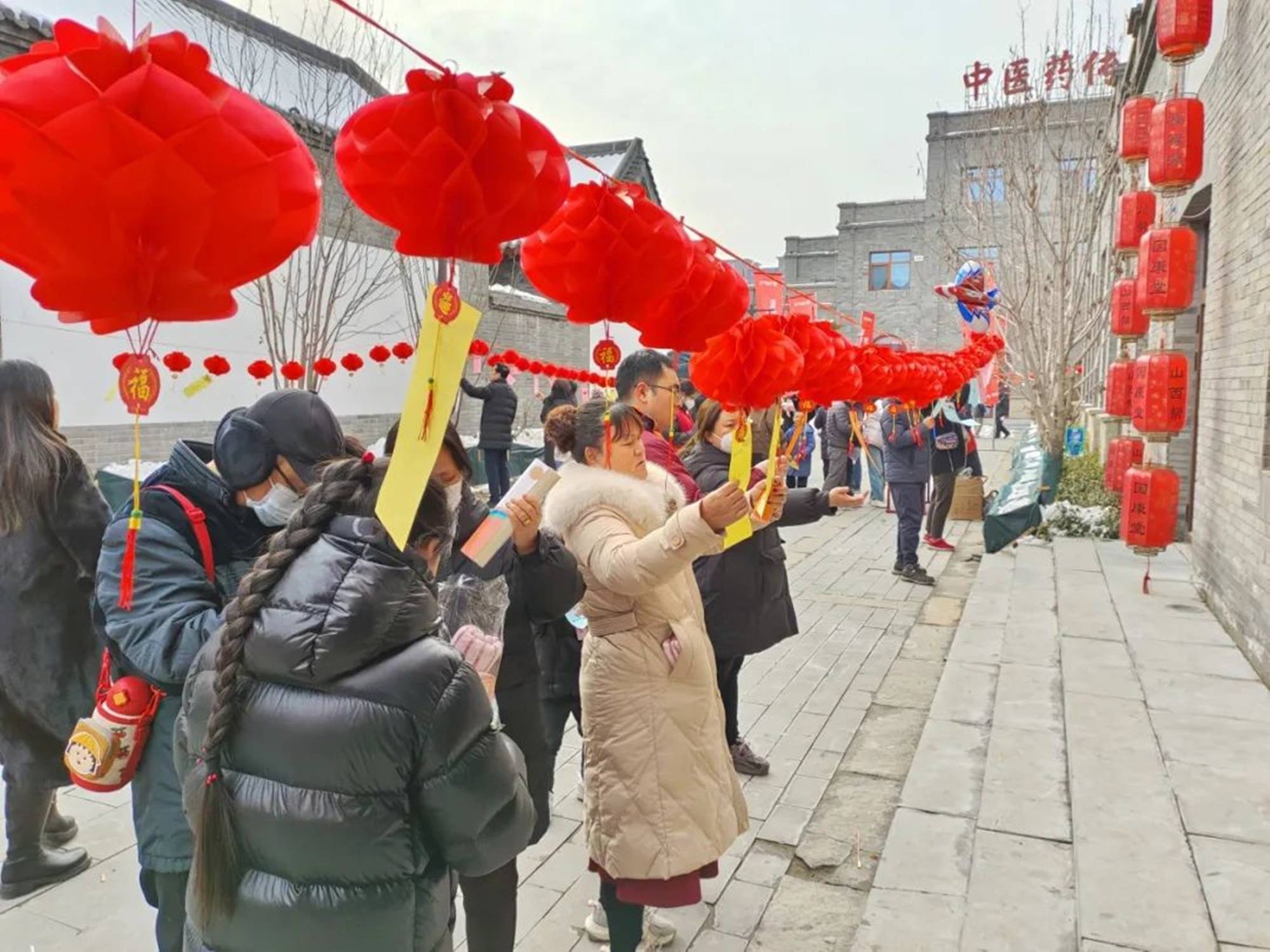 河北安国中药灯谜别样闹元宵