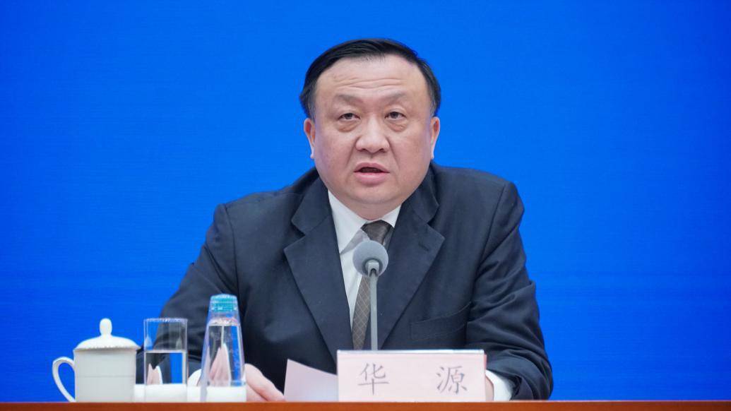 新闻发布会上,上海市人民政府副市长华源表示,《上海东方枢纽国际商务