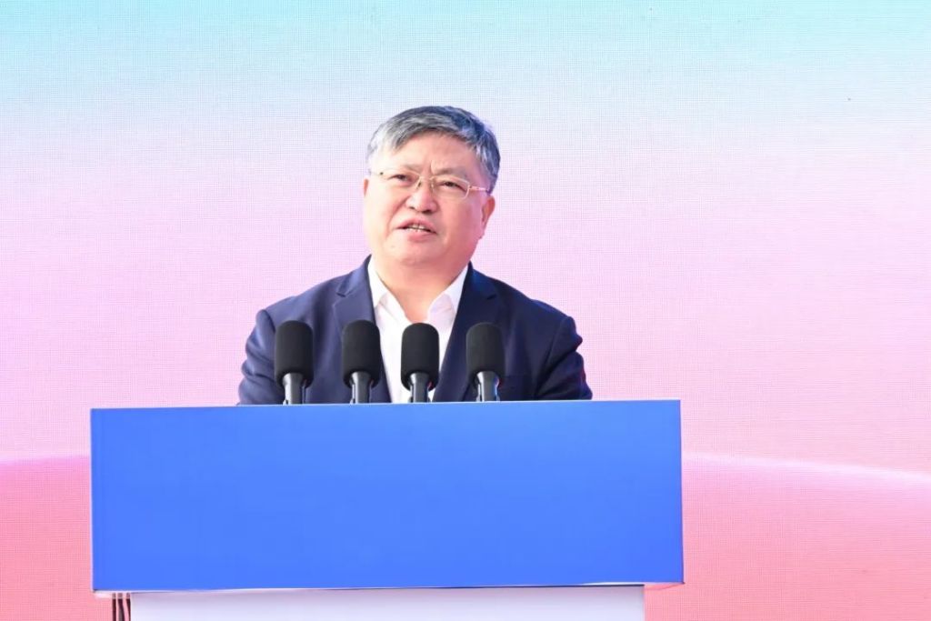 上合示范区五大新城春季项目集中签约如意湖总部基地正式启用