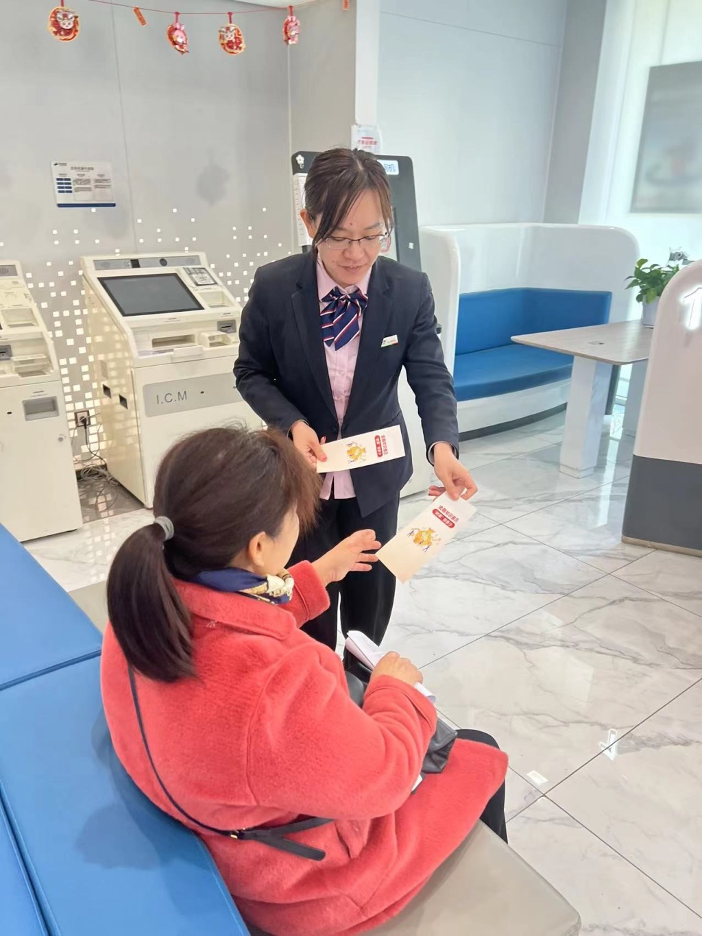 河北银行青岛分行借助厅堂微沙龙,普及金融知识