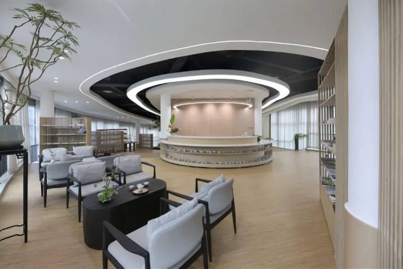 在这里,还可品茗赏雅韵,参与品茗会,点茶演示,古筝与琴表演以及品尝宋