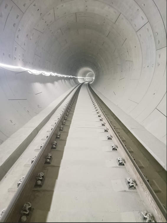 开足马力 济南轨道交通4号线铺轨项目建设忙