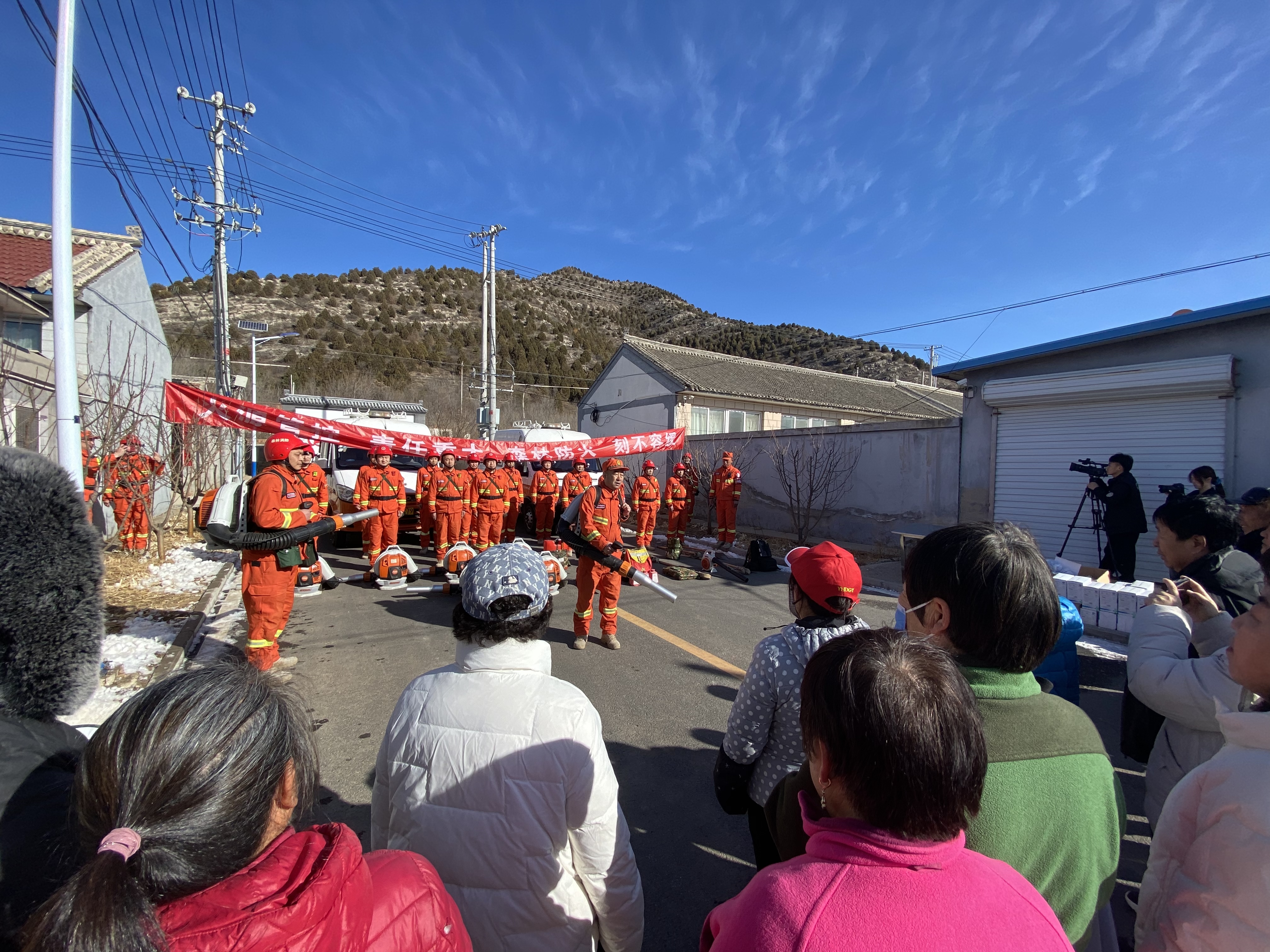 3月6日,北京市延庆区森林消防大队永宁中队走进永宁镇吴坊营村,开展