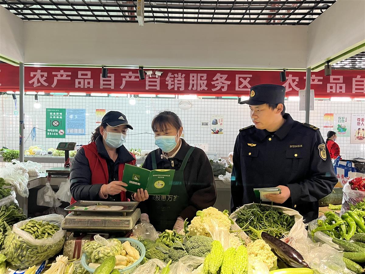 东西湖区走马岭街垃圾分类宣传走进农贸市场