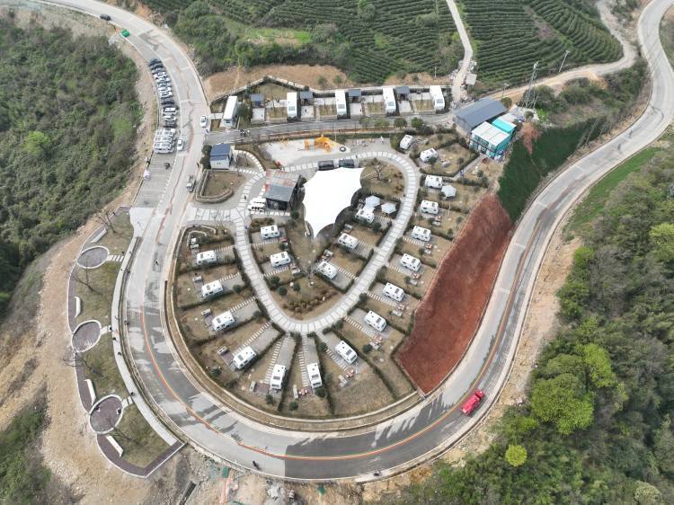 基地位于垫江县沙坪镇环大村,毗邻东印茶山和天香路