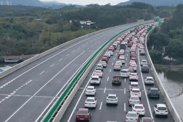 广东3日下午迎清明假期出程高峰高速公路缓行点段公布