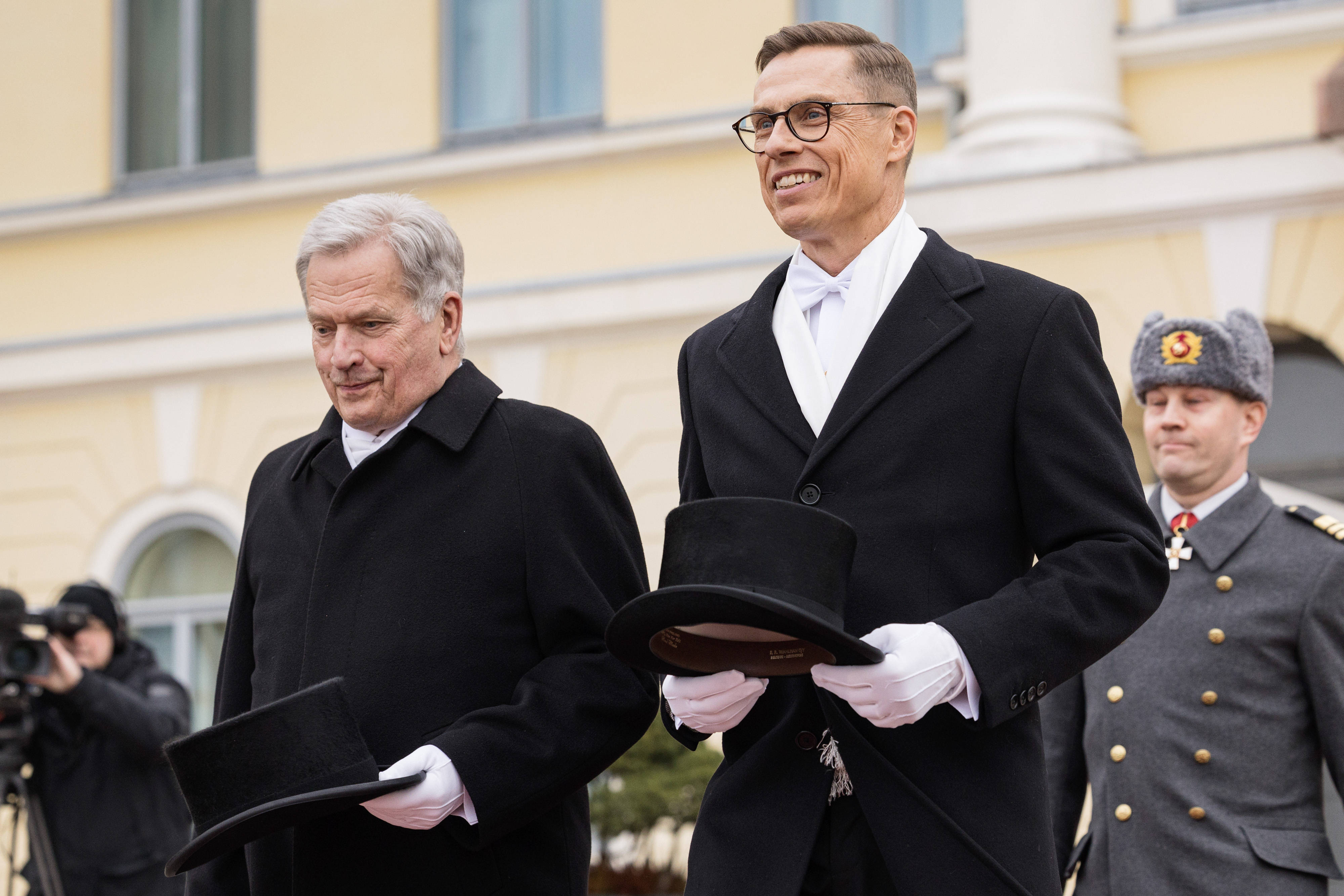 新华社北京4月4日电 芬兰总统亚历山大·斯图布3日到访基辅,会晤