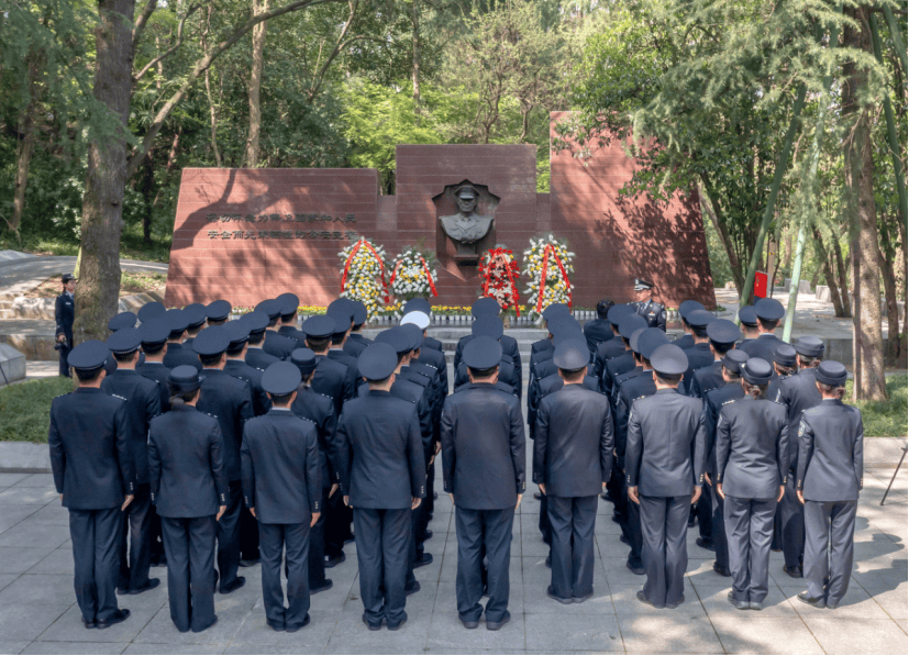 致敬公安英烈 激发奋进力量——江苏公安机关开展形式多样的清明祭奠