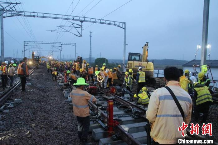 杭衢铁路与衢九铁路完成接轨
