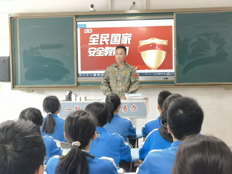 淄博市博山中学史光柱英雄班全体同学观看国家安全教育日宣传片视频