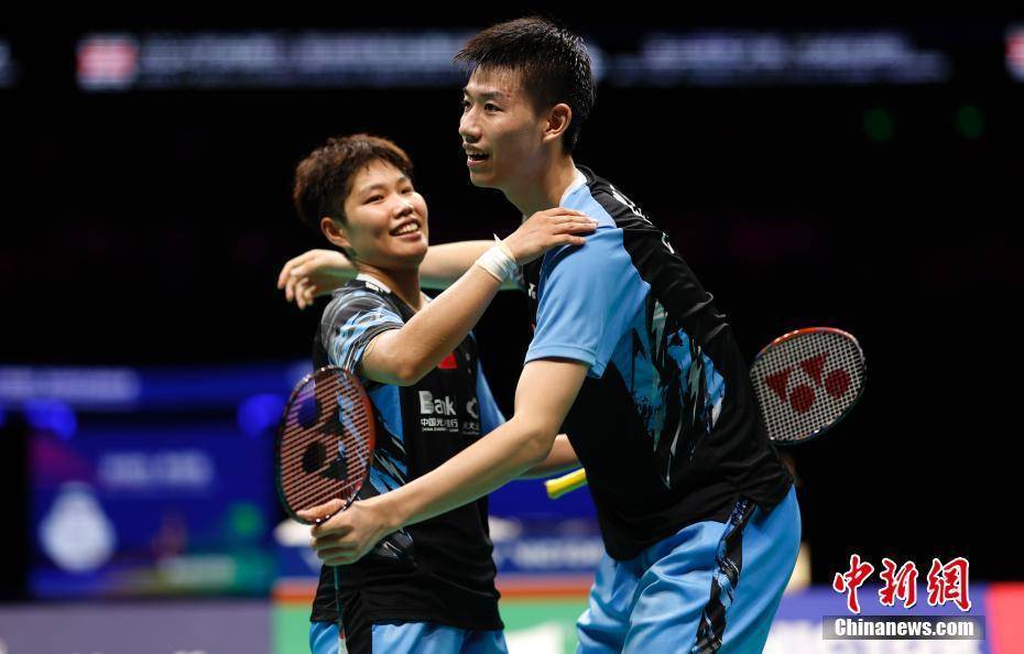 羽毛球亚锦赛中国组合冯彦哲黄东萍摘混双金牌