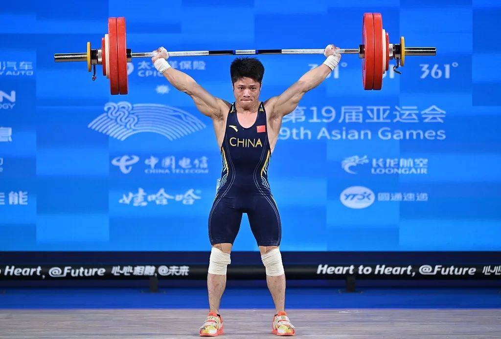 奥运举重项目改革针对中国举重队克服困难全力准备