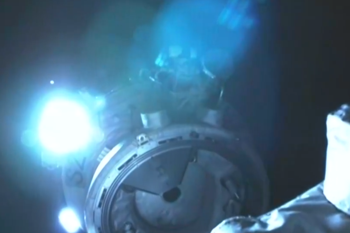 神舟十七号载人飞船顺利撤离空间站组合体