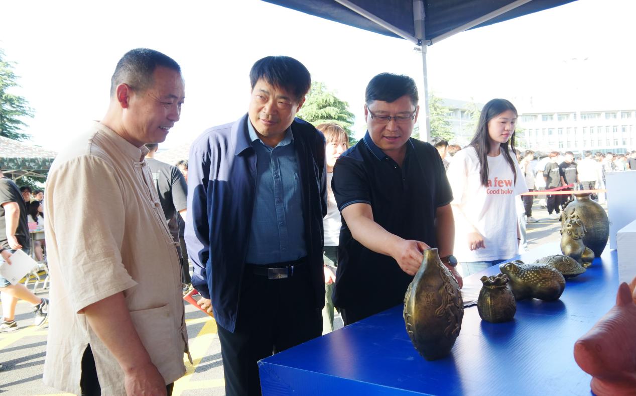  枣庄职业学院职业教育周：君山书院伏里土陶璀璨绽放 