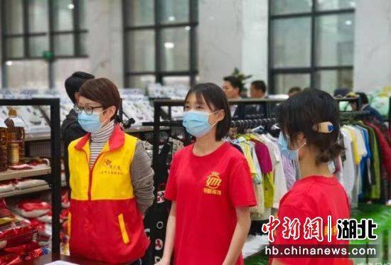 湖北咸宁创办"助残爱心超市"两年惠泽上万名残疾人