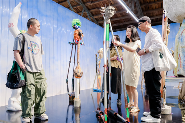 燕京新语丨第八届画廊周北京开幕,艺术在本土与国际的动态平衡中"飘"