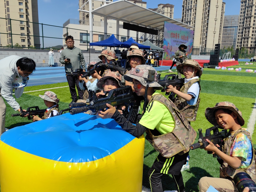 "慧心智教"亲子游园会攻略,为每一对亲子制作了游园会攻略图和集章卡