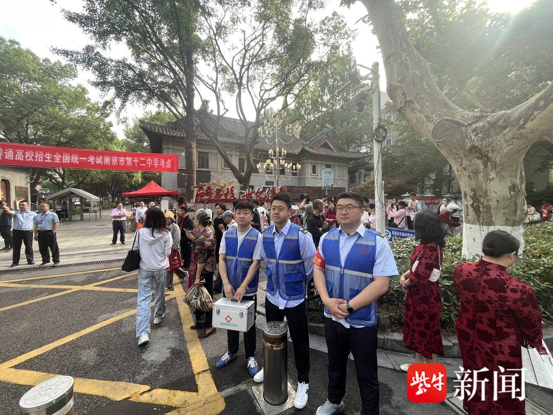 护学岗,祝福车,爱心药箱齐上阵,南京公交志愿者们为广大考生护航